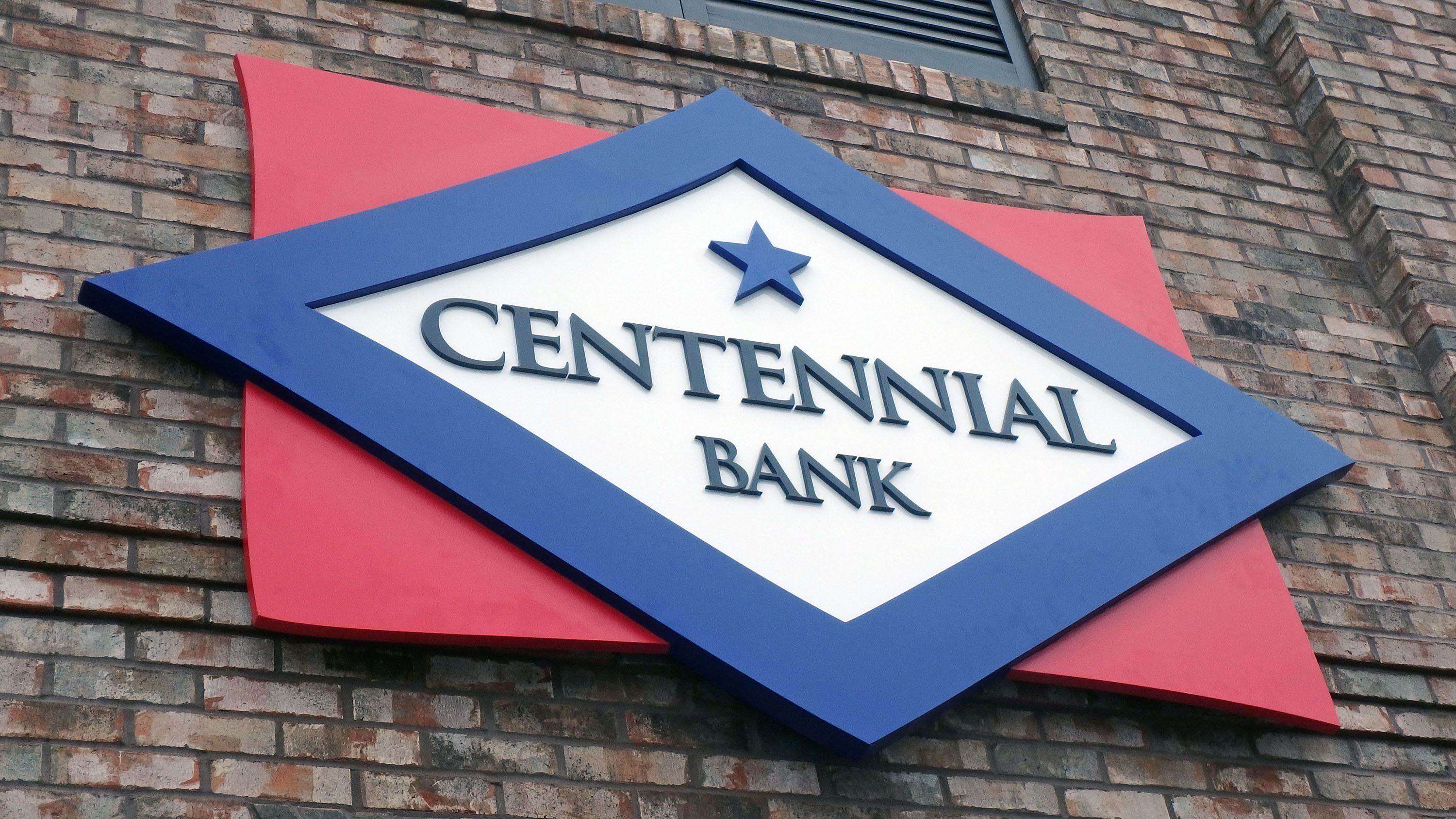Architectural signage on Centennial Bank by Pensacola Sign