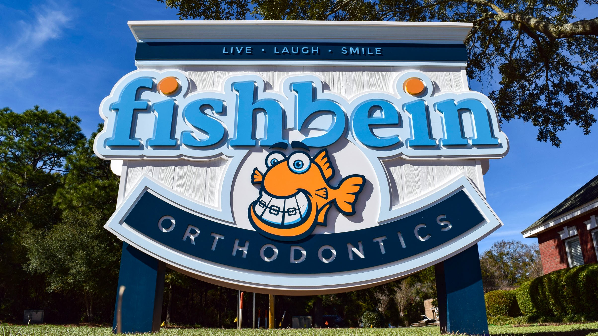 Architectural signage for Fishbein Orthodontics by Pensacola Sign 