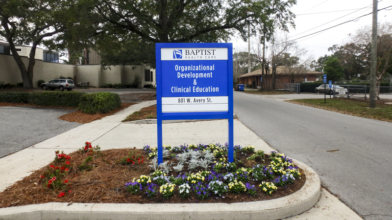 Baptist Hospital exterior wayfinding by Pensacola Sign